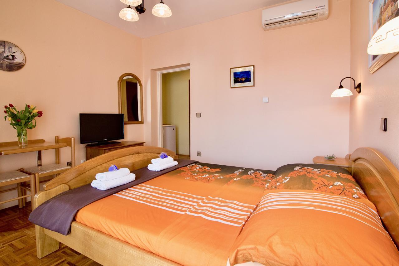 Pansion Adria Hotel Sveti Filip i Jakov Exterior photo