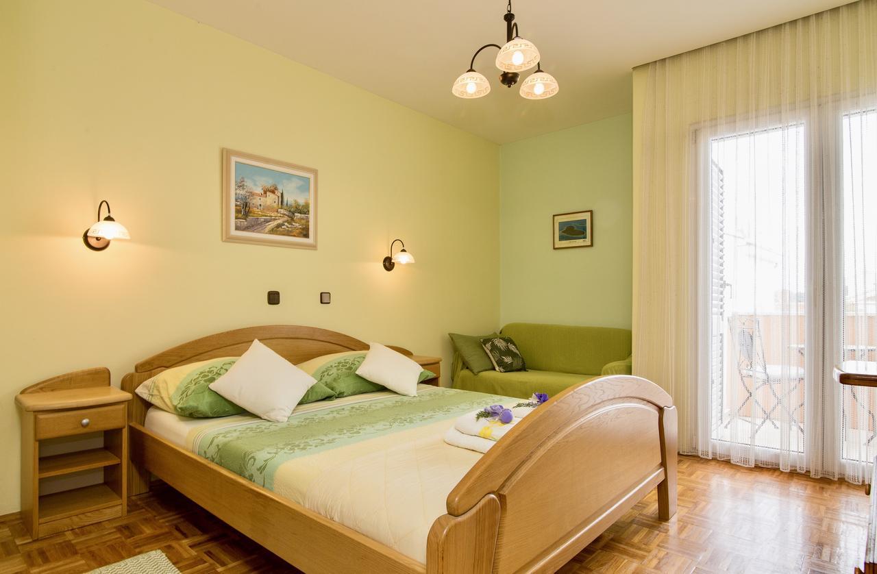 Pansion Adria Hotel Sveti Filip i Jakov Exterior photo